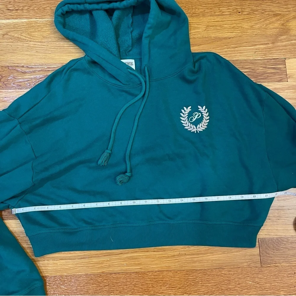 PINK Victoria’s Secret Crop Hoodie Sweatshirt in Green - Size Medium